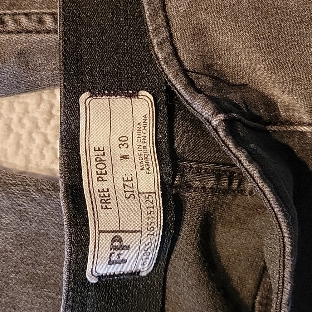 Free People flair pull on jeans ,Dark Grey/Black...size 30. Worn once.
